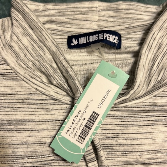 NWT Stretchy Knit Top - Picture 2 of 3